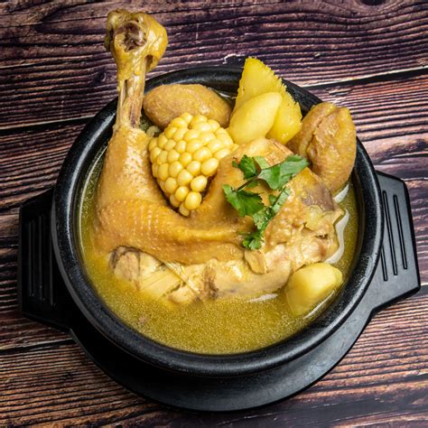  Le Sancocho de Gallina: Un plat réconfortant aux saveurs épicées qui vous transportera directement en Colombie !